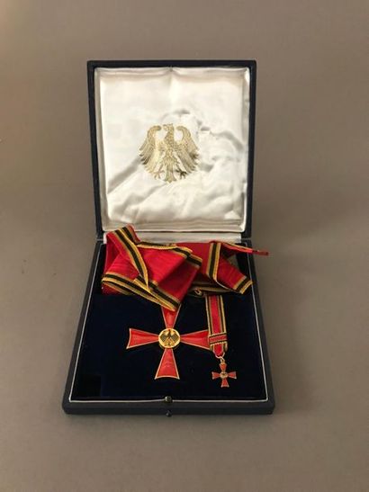 Allemagne Ordre du Mérite allemand. Croix...
