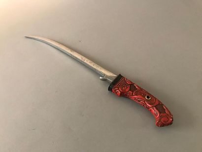 null JAPON
Couteau décoratif en laque rouge sculpté. Travail XVII / XVIIIe siècle....