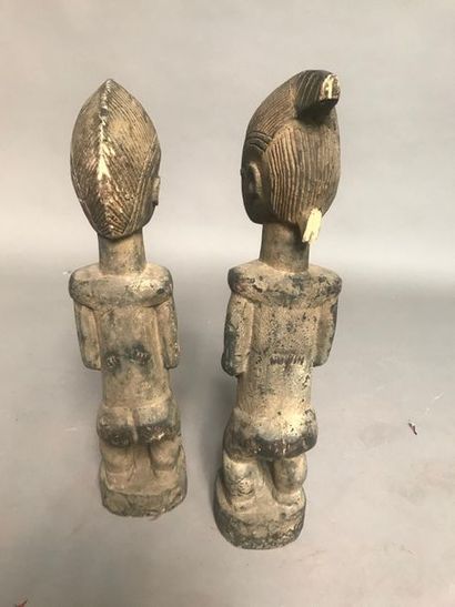 null Deux statues africaines de type Baoulé en bois sculpté
Manques
H : 69 et 71...