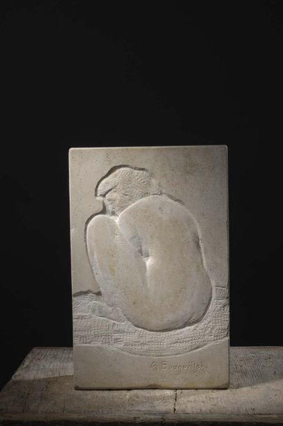 null Albert BOUQUILLON (1908-1997)


Figure assise de dos


Bas-relief en pierre


Signé...