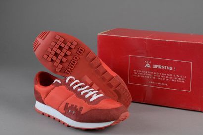 null SPACE INVADER (1969)
Sans titre, 2007
Sneakers d’invasion, couleur rouge, taille...