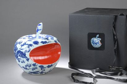null LI LIHONG (1974)
Apple China, 2008
Céramique peinte à la main, version red,...
