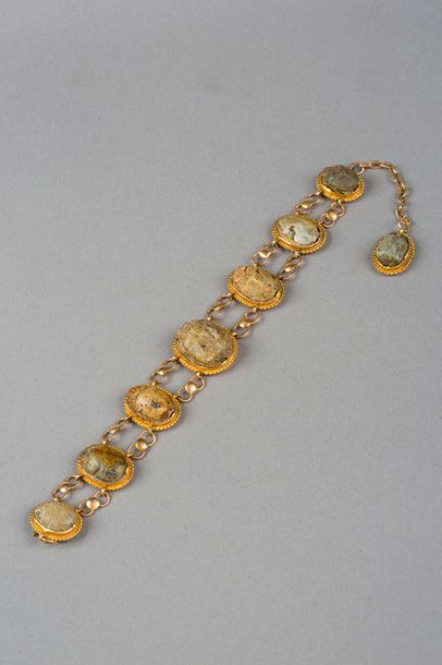 null Bracelet en or jaune 14k 585‰, d’inspiration égyptienne orné de huit scarabées...