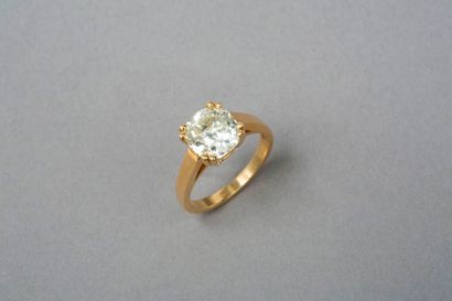 null Bague en or jaune 18K 750‰, sertie d’un diamant de taille ancienne et de forme...