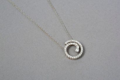 null Chaine pendentif en or gris 18k 750‰ en forme de spirale sertie de petits diamants.


L....