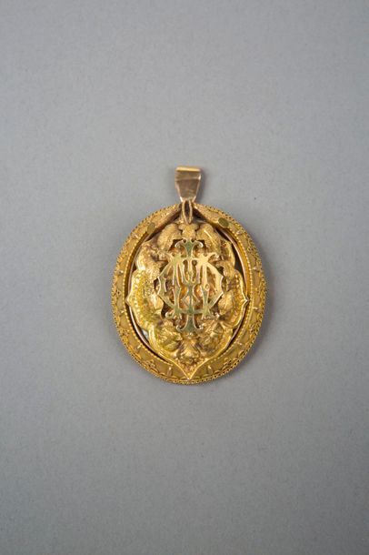 null Broche-pendentif en or 14k 585‰ de forme ovale, décorée de fils torsadés et...