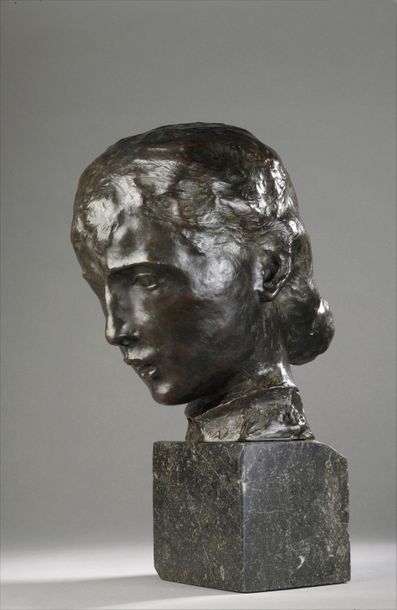 null Joseph-Antoine BERNARD (1866-1931)


Tête de fillette, élément du groupe dit...