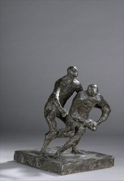 null *Gérard RAMON (1935)


Joueurs de rugby 


Bronze à patine brune 


Signé «...