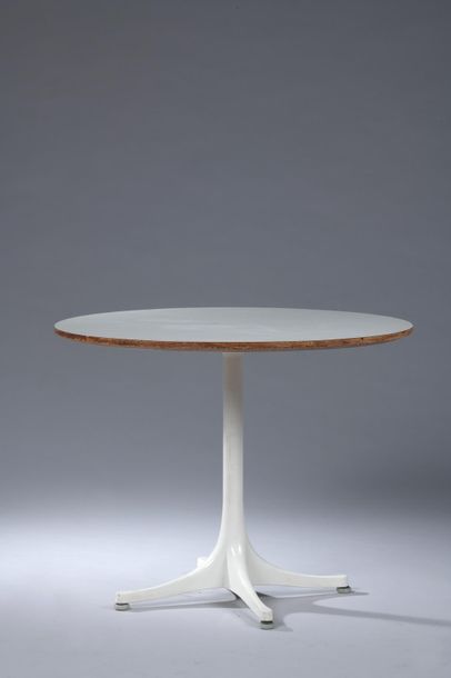 null George NELSON (1908-1986)


Table basse Pedestal


Modèle réalisé en 1954 pour...