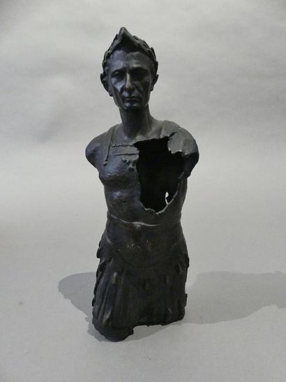 null Buste de Jules César bronze à patine brune
porte la trace du cachet du Musée...
