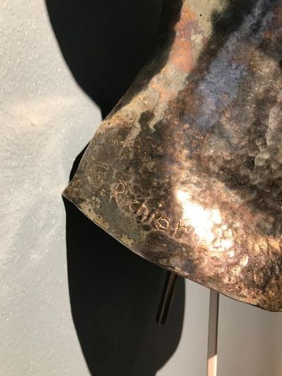 null MASQUE
En métal et bronze argenté, porte une signature G.RICHIER
H : 33 cm