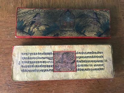 null TIBET
Livre de prières, couverture en bois laqué rouge, écriture en sanscrit,...