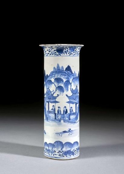 null VASE EN PORCELAINE BLEU BLANC, Chine, dynastie Qing, XIXe siècle 
Cylindrique,...