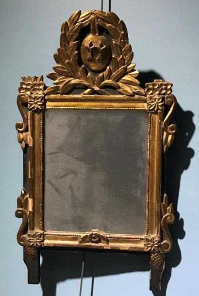 null NON VENU
Miroir dans un encadrement en bois sculpté et doré.
Style Louis XVI...
