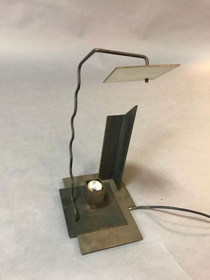 null François PASCAL (XXème siècle)
Lampe de bureau en métal noir
H : 35cm