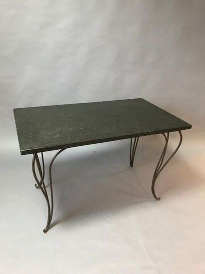 null TABLE DE SALON
En fer forgé et marbre gris
75 x 120 x 70 cm