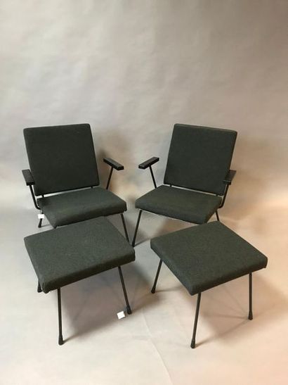 null Wim RIETVELD (1924-1985)
Paire de fauteuils, modèle 415 et leurs ottomans
Piètement...