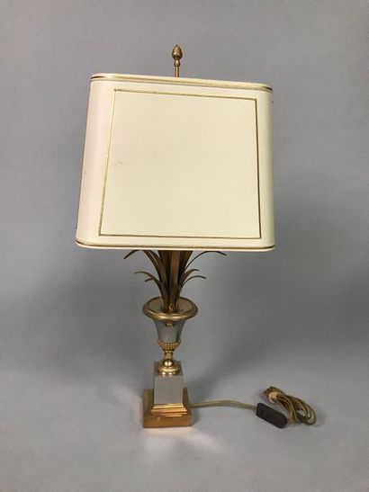 null BOULANGER (XXème siècle)
Lampe en bronze et laiton doré et argenté à décor de...