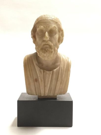 null Buste d'homme barbu en albâtre, école française ou italienne du XIXe siècle
H...