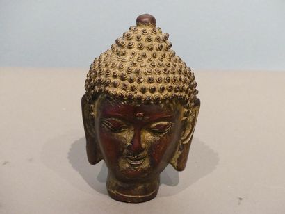 null Petite tête de bouddha en bois, la chevelure finement bouclée, le front orné...