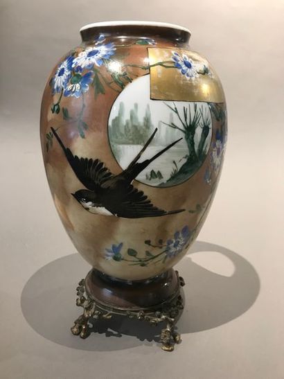 Vase en opaline à décor japonisant Accid...