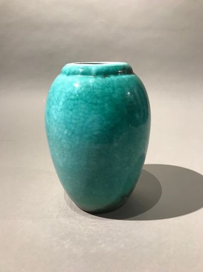 null PRIMAVERA
Vase ovoïde en céramique émaillée vert
Signé et numéroté en creux...