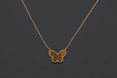 null VAN CLEEF& ARPELS


Chaîne pendentif modèle Lucky Alhambra Papillon en or jaune,...