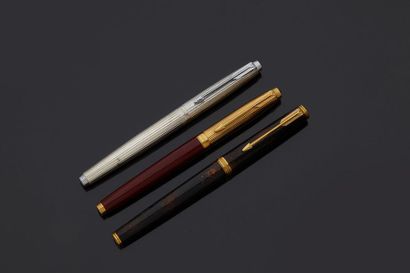 null PARKER


Trois stylos plumes?: un Premier laque vison + un 75 plaqué argent...