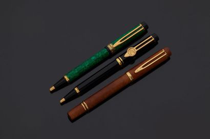 null WATERMAN


Lot de trois stylos?: un stylo plume Man 100 en bruyère claire et...