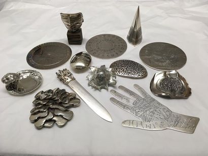 null CHRISTOFLE
13 objets en bronze argenté : Cadeaux de fin d’année
Notamment par...
