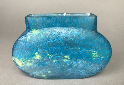 null DAUM NANCY
Vase soliflore en verre marmoréen de couleur jaune à reflets bleus,...