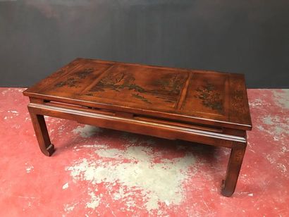 null Petite table de salon
En bois peint et laqué rouge, ouvrant par un tiroir latéral,...
