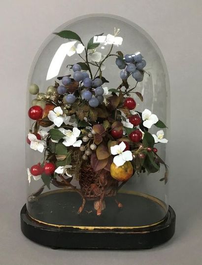 null Bouquet de fleurs et fruits sous un globe en verre
Petits accidents
H : 36 ...