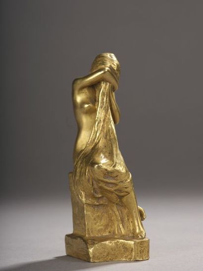 null Albert Bartholomé (1848-1928)


Nu au drapé


Bronze à patine dorée


Signé...