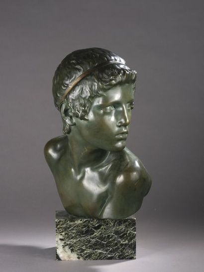 null Constant ROUX (1865-1942)


Buste de jeune athlète


Bronze à patine vert.


Signé...
