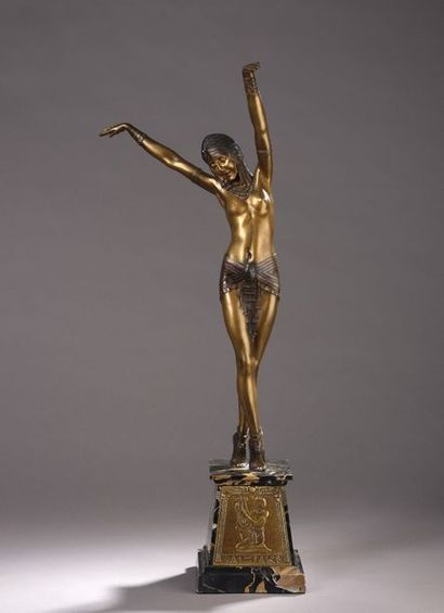 null Demeter CHIPARUS (1886-1947)


Danseuse égyptienne 


Bronze à patine mordorée...