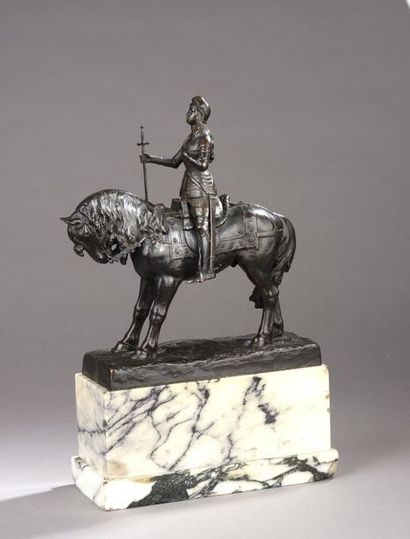 null École FRANÇAISE vers 1900


Jeanne d’Arc 


Statuette équestre en bronze à patine...