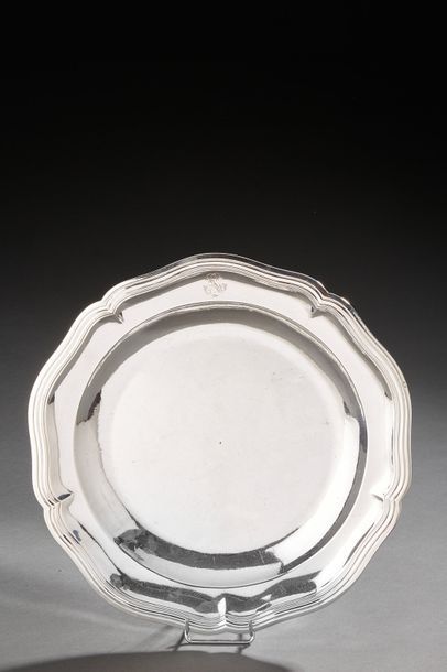 null Plat en argent, 1er titre 925‰, modèle filet à cinq contours, Paris 1781, par...