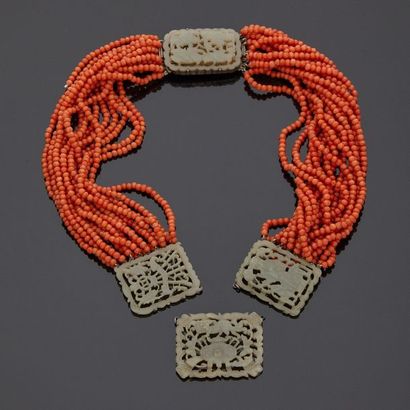 null Collier composé d’une torsade en perles de corail (spécimen en corallium spp....