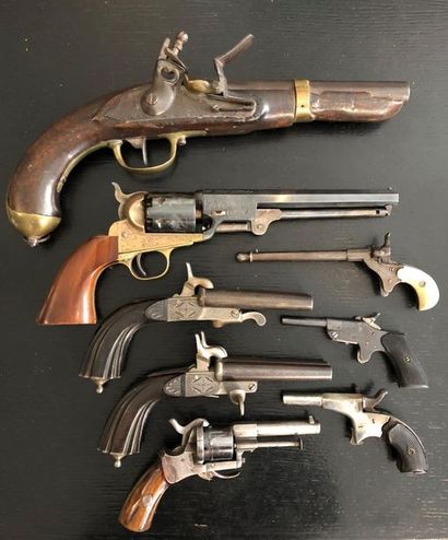 En lot : revolvers et pistolets anciens On...