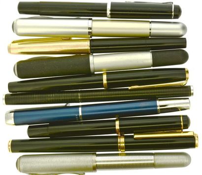null *PELIKAN
	Lot de plus de 55 stylos plumes, billes, rollers et porte-mines, comprenant...
