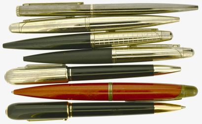 null *DUNHILL
Lot de 12 stylos plumes, billes, rollers et porte-mines, comprenant...