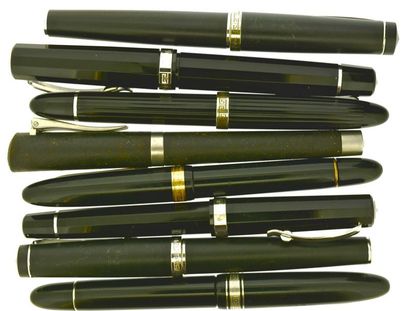 null *OMAS	
Lot de 12 stylos plumes, billes et rollers, comprenant :
- Lot de 8 stylos...