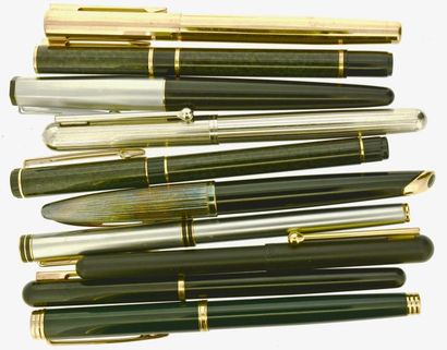 null *WATERMAN	
Important lot de plus de 170 stylos plumes, billes, rollers et porte-mines,...