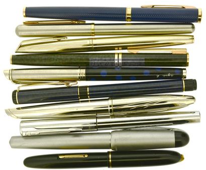 null *WATERMAN	
Important lot de plus de 170 stylos plumes, billes, rollers et porte-mines,...