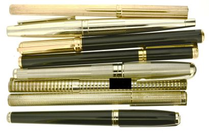 null *DUPONT
	Lot de 41 stylos plumes, billes, rollers et mines, comprenant :
- Lot...