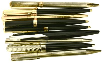 null *DUPONT
	Lot de 41 stylos plumes, billes, rollers et mines, comprenant :
- Lot...