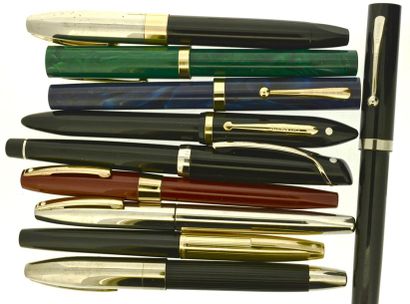null *SHEAFFER
Lot de plus de 100 stylos plumes, billes et rollers, comprenant :
	-...