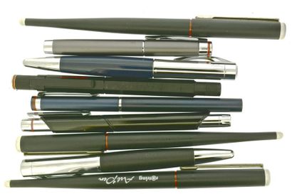 null *ROTRING	
Lot de plus de 30 stylos plumes, billes et mines, comprenant :
- Lot...