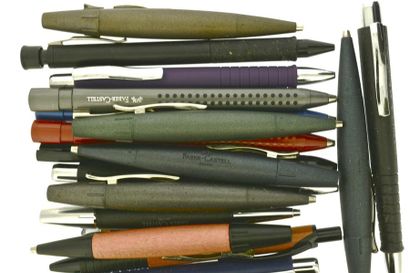 null *FABER-CASTELL
Lot de plus de 50 stylos billes, mines et rollers, comprenant...